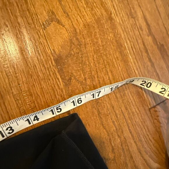 Fabletics black powerhold crop 24” inseam leggings XL - Picture 5 of 9